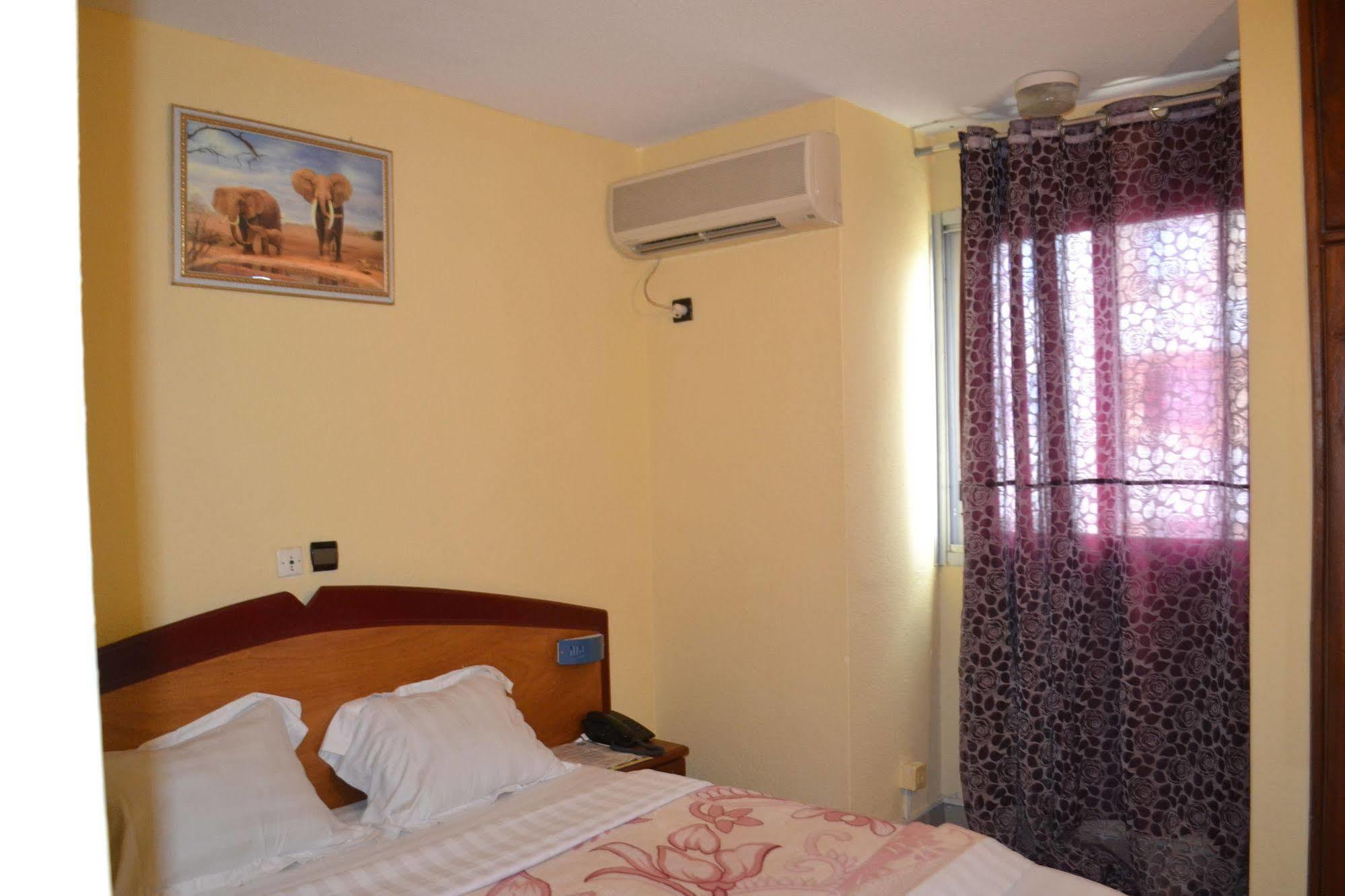 Hotel Akena City Bonaberi Bagian luar foto
