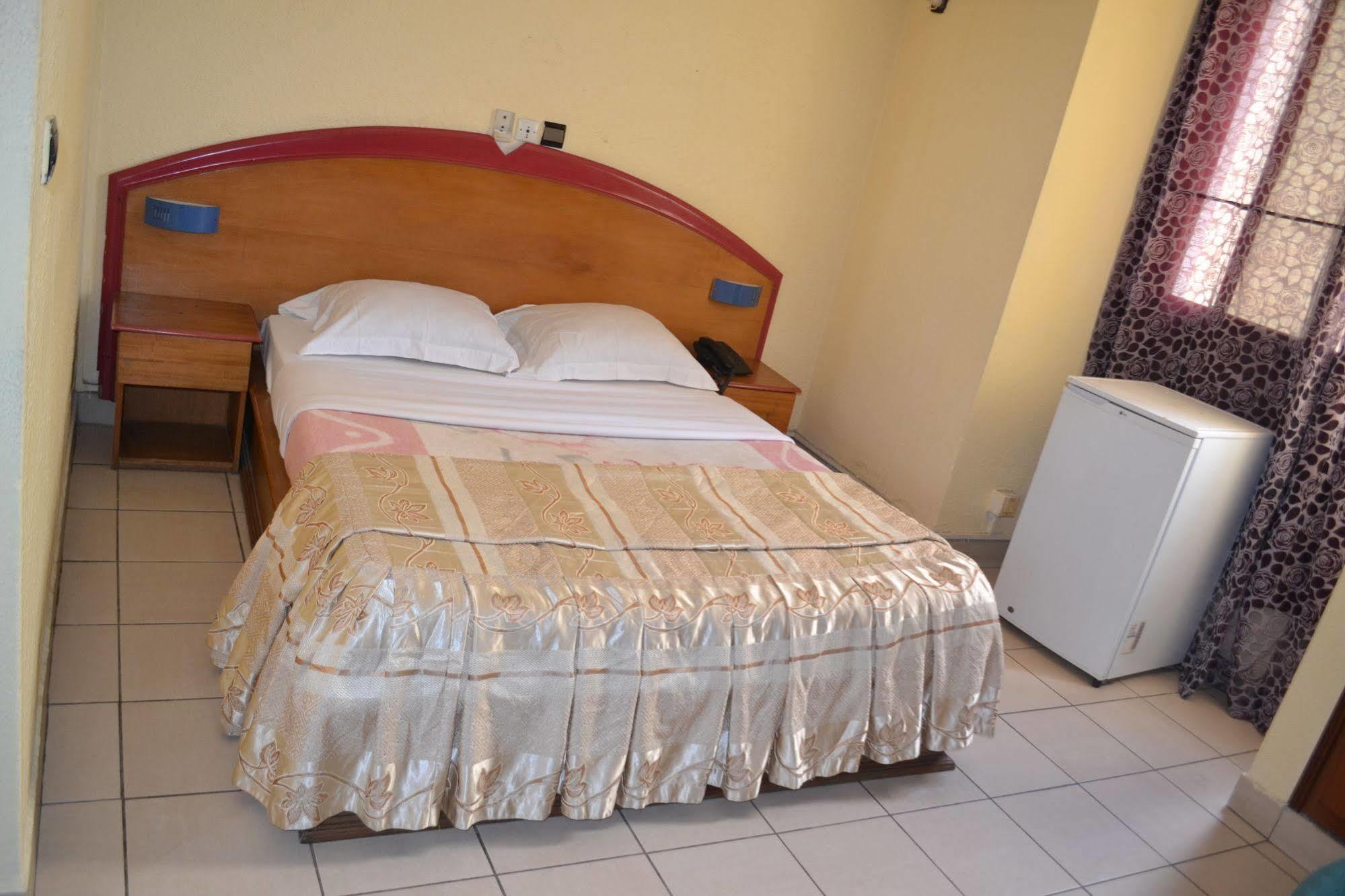 Hotel Akena City Bonaberi Bagian luar foto