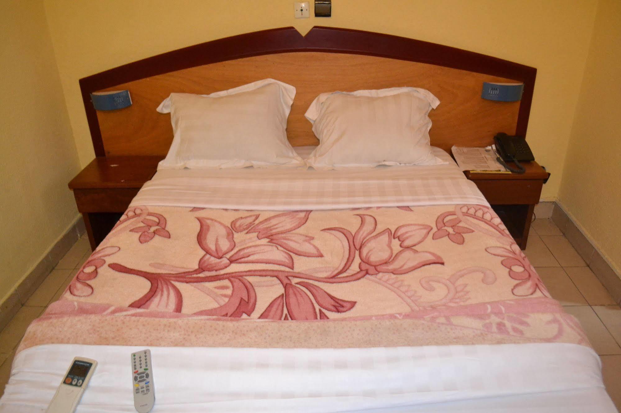 Hotel Akena City Bonaberi Bagian luar foto